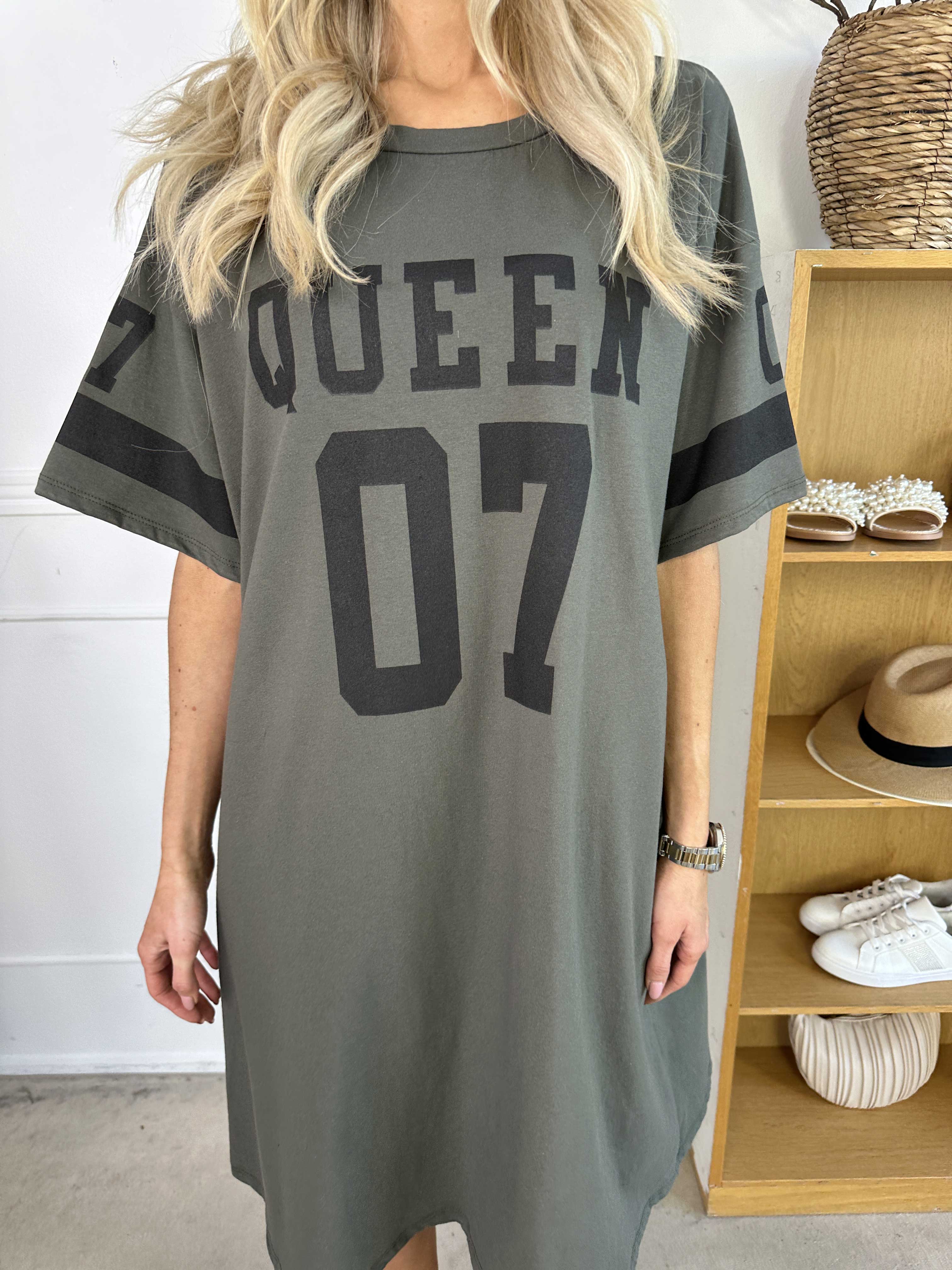 Millie - Queen t-shirt kjole i blødt bomuld